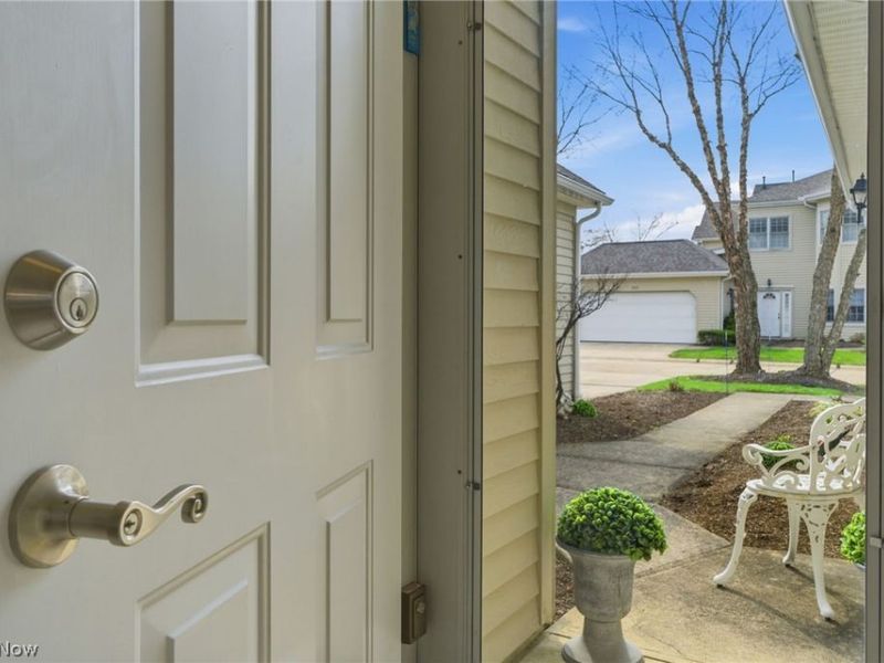 469 Eagle Trace, Mayfield Heights, OH 44124 Photo 2