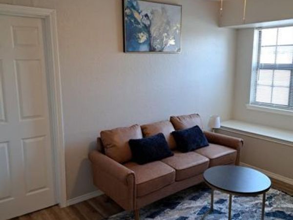 1702 Crest Point Drive, Arlington, TX 76012