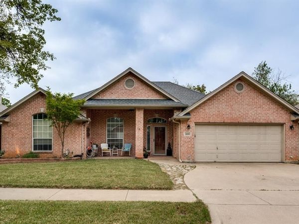 5009 Pointclear Court , Arlington, TX 76017