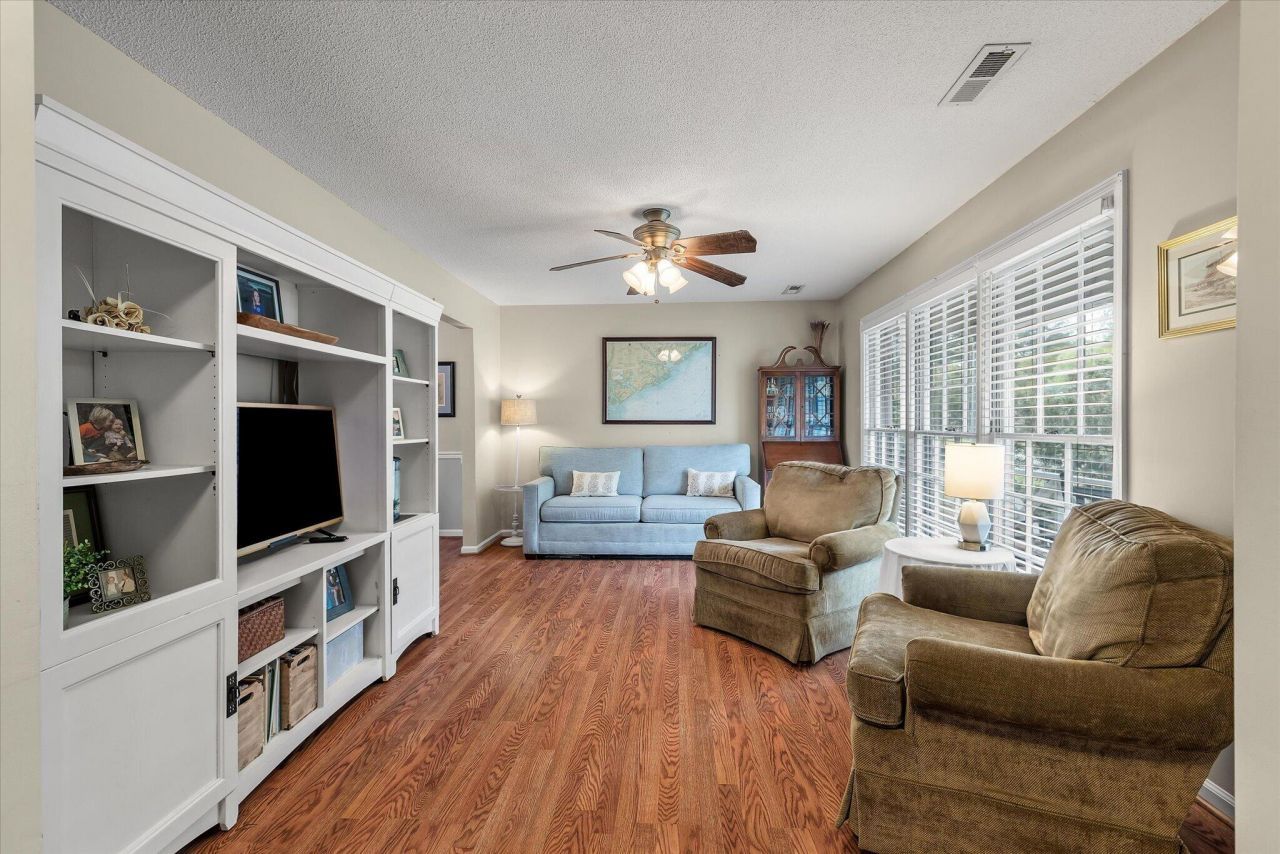 20 Lombardi Lane Photo 4