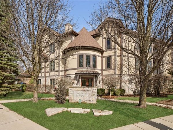 695 Roger Williams Avenue , Unit 301, Highland Park, IL 60035