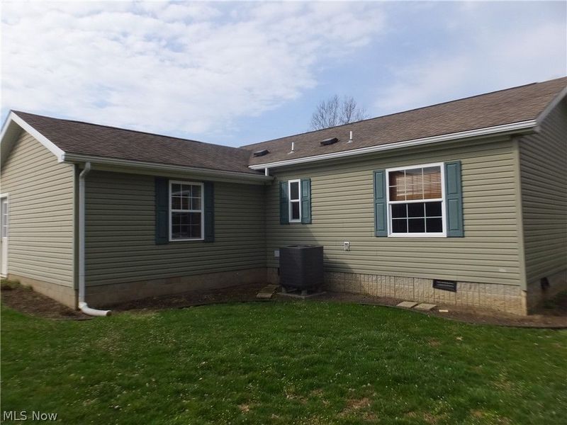 330 Gemini Drive, Dover, OH 44622 Photo 3