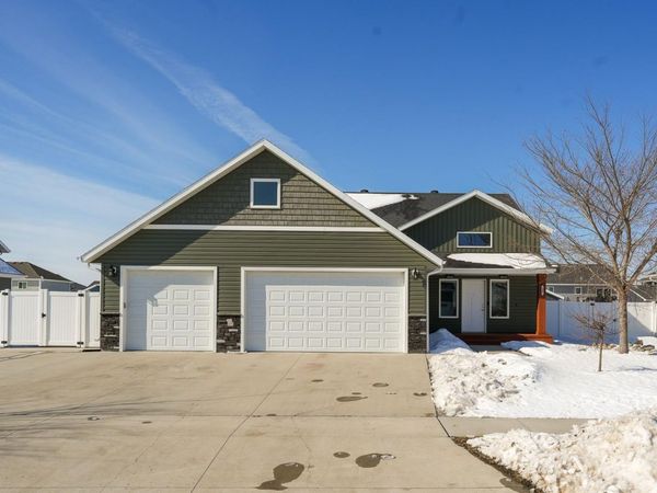 1801 42nd Street S, Moorhead, MN 56560