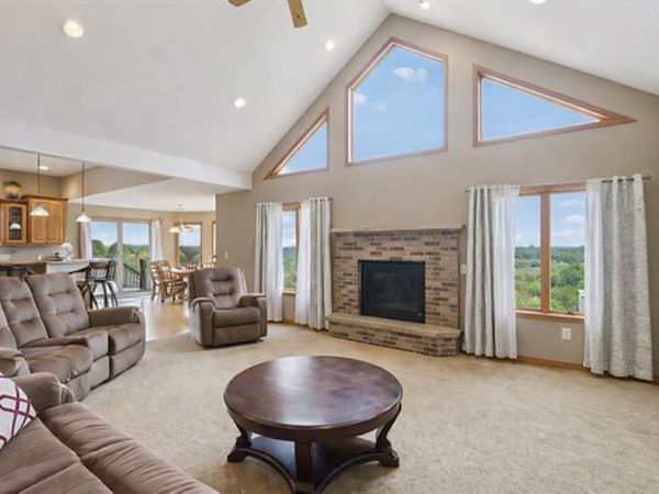 6784 Tartan Trail, Sun Prairie, WI 53590