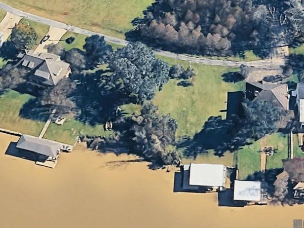 17619 Cove Ln, Denham Springs, LA 70726