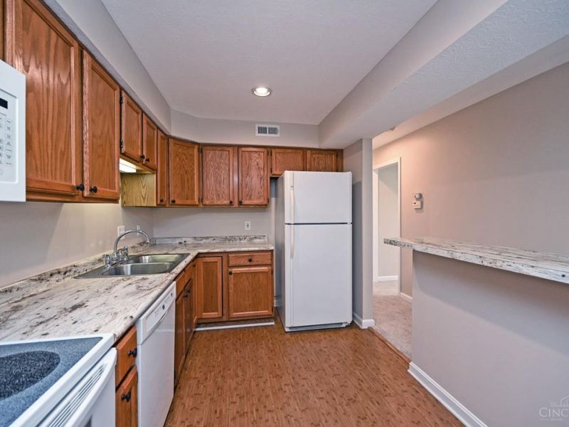 1080 Wittshire Lane, Unit E, Cincinnati, OH 45255 Photo 10
