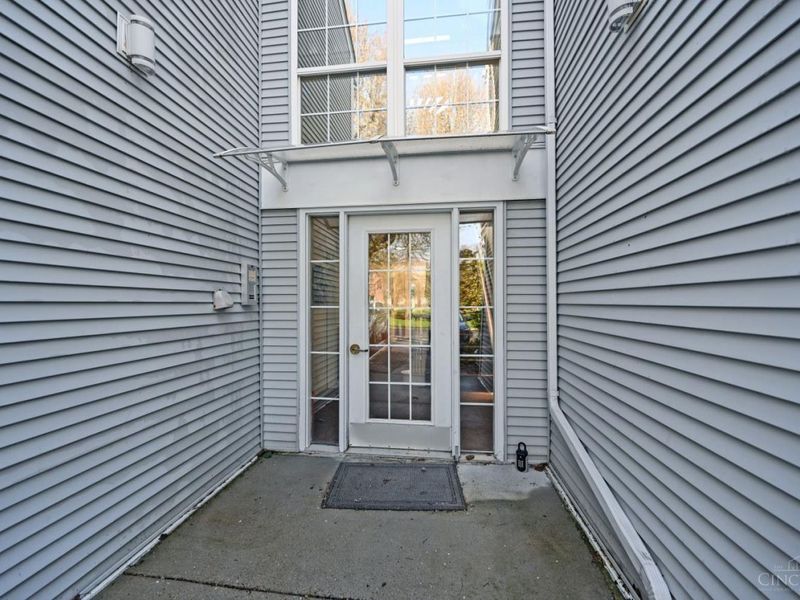 1080 Wittshire Lane, Unit E, Cincinnati, OH 45255 Photo 2