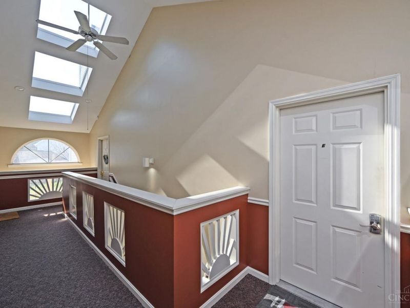 1080 Wittshire Lane, Unit E, Cincinnati, OH 45255 Photo 4