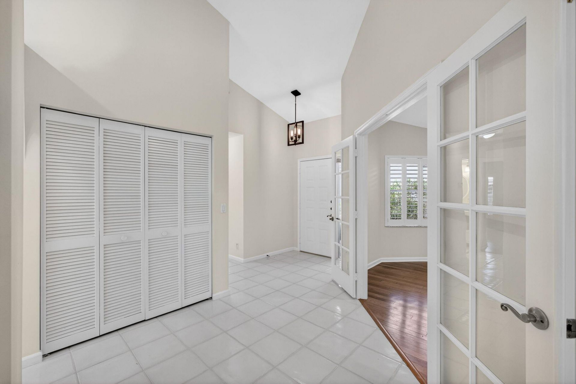 283 Canterbury Drive W, Palm Beach Gardens, FL 33418 Photo