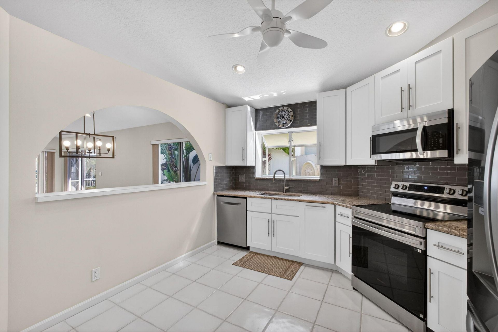 283 Canterbury Drive W, Palm Beach Gardens, FL 33418 Photo