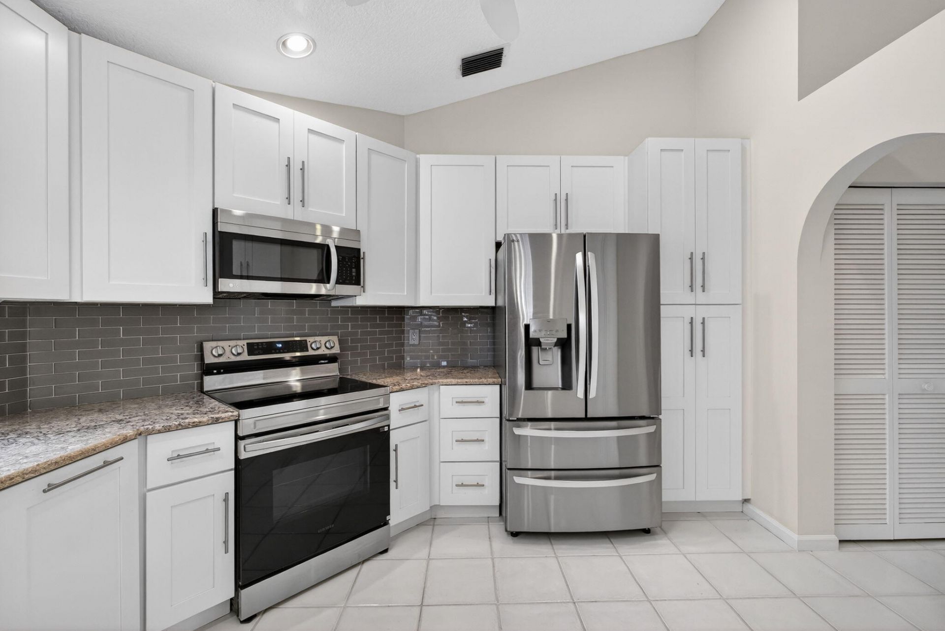 283 Canterbury Drive W, Palm Beach Gardens, FL 33418 Photo