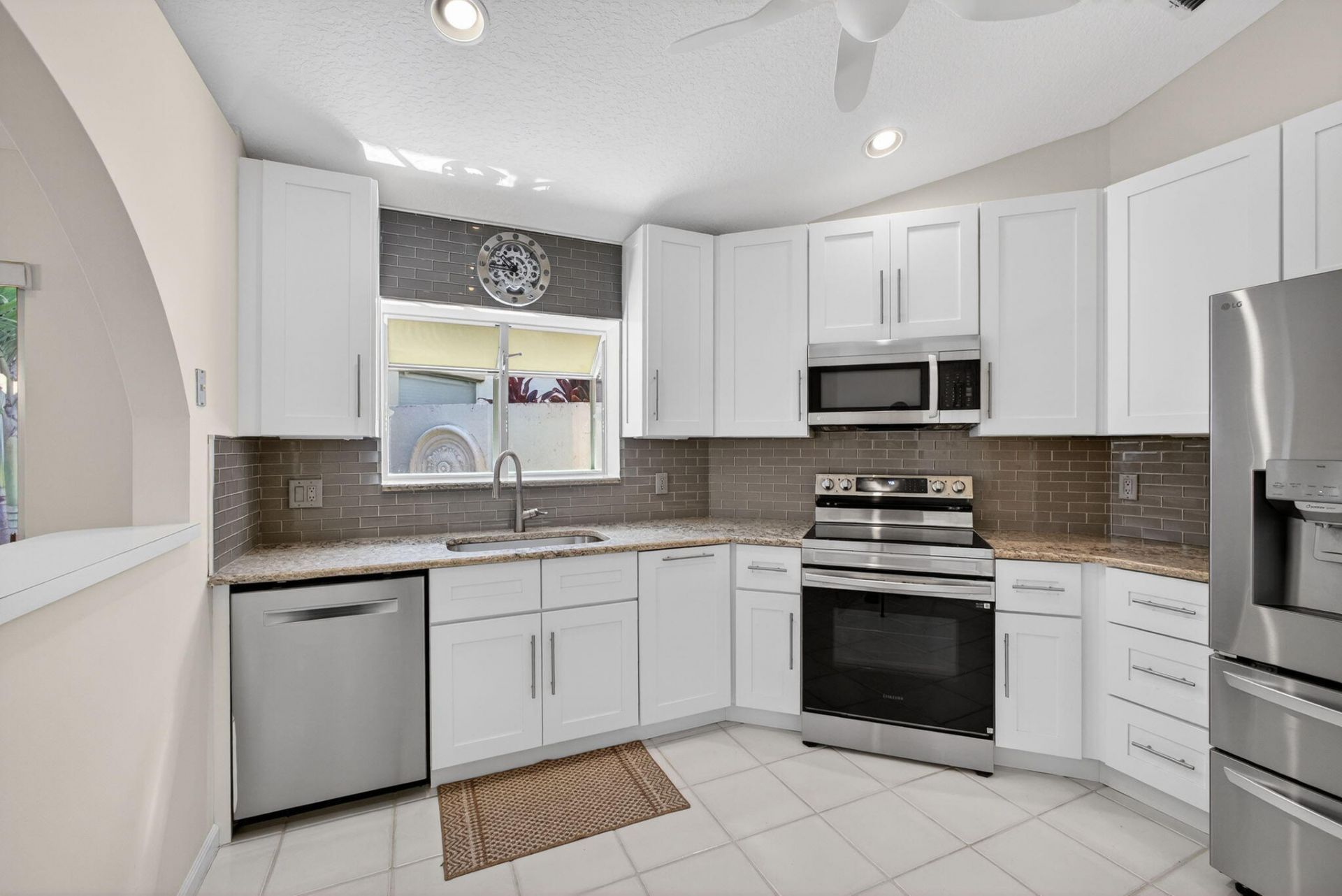 283 Canterbury Drive W, Palm Beach Gardens, FL 33418 Photo