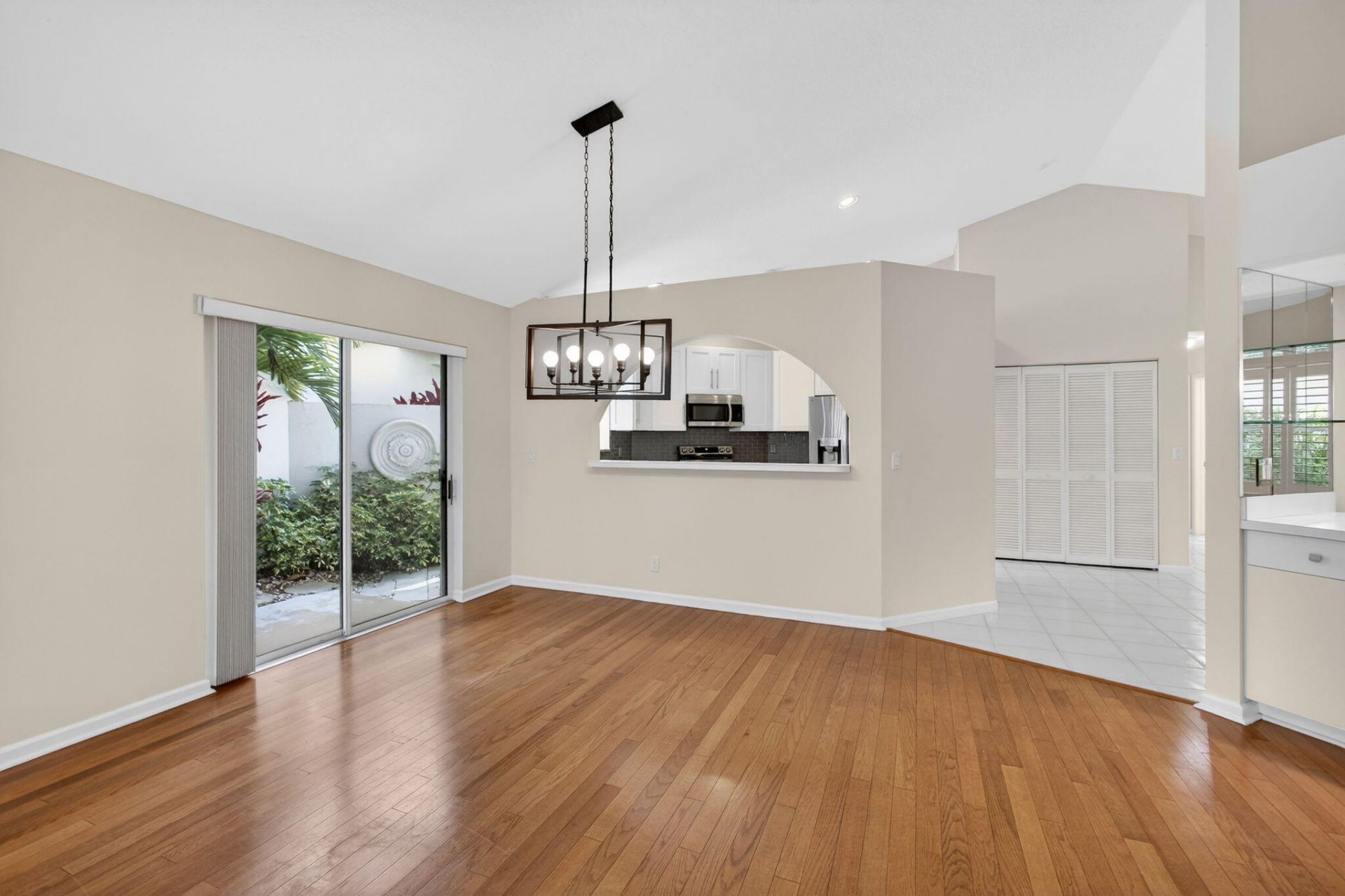 283 Canterbury Drive W, Palm Beach Gardens, FL 33418 Photo