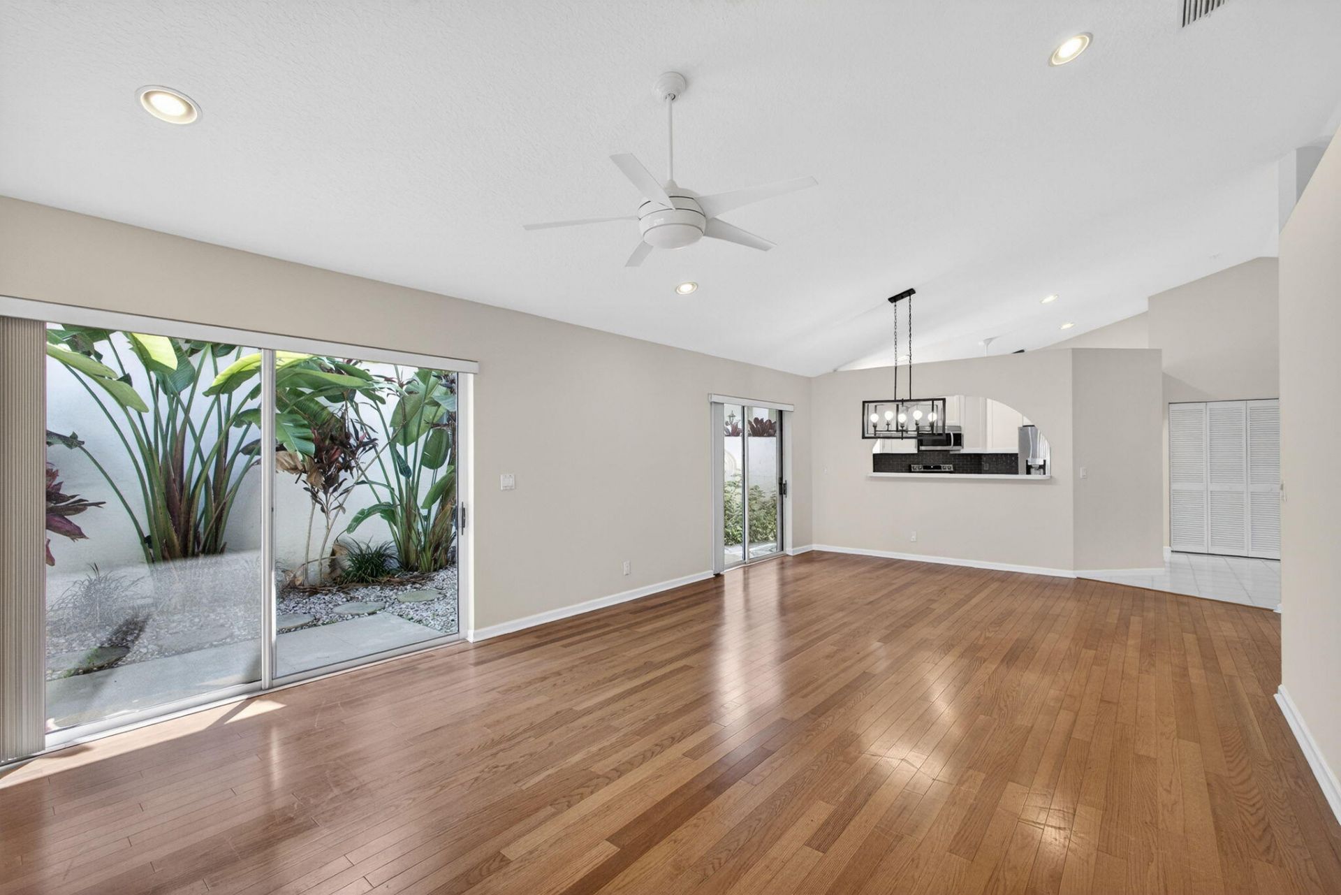 283 Canterbury Drive W, Palm Beach Gardens, FL 33418 Photo