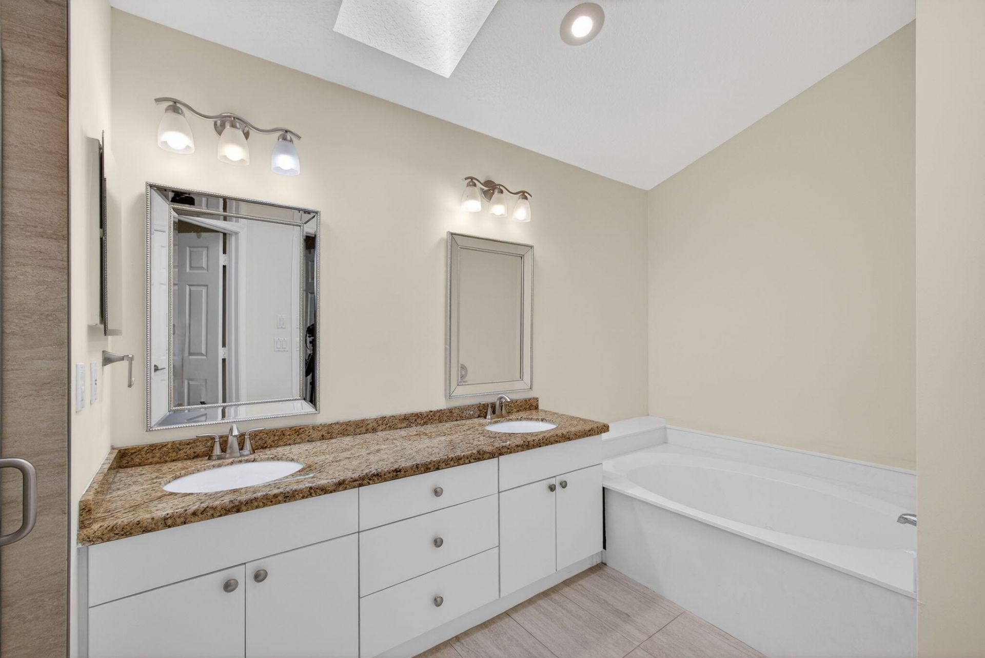 283 Canterbury Drive W, Palm Beach Gardens, FL 33418 Photo