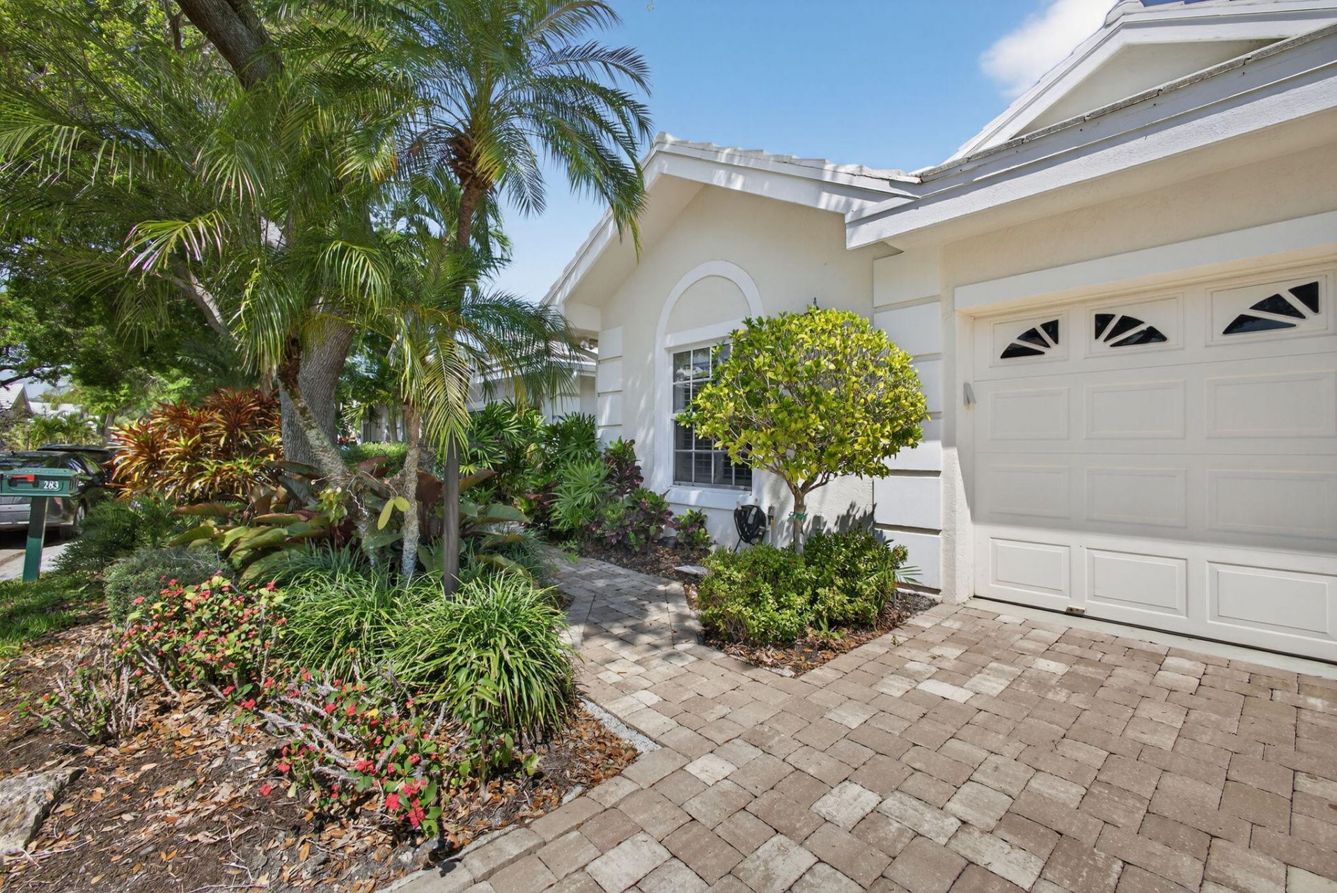 283 Canterbury Drive W, Palm Beach Gardens, FL 33418 Photo