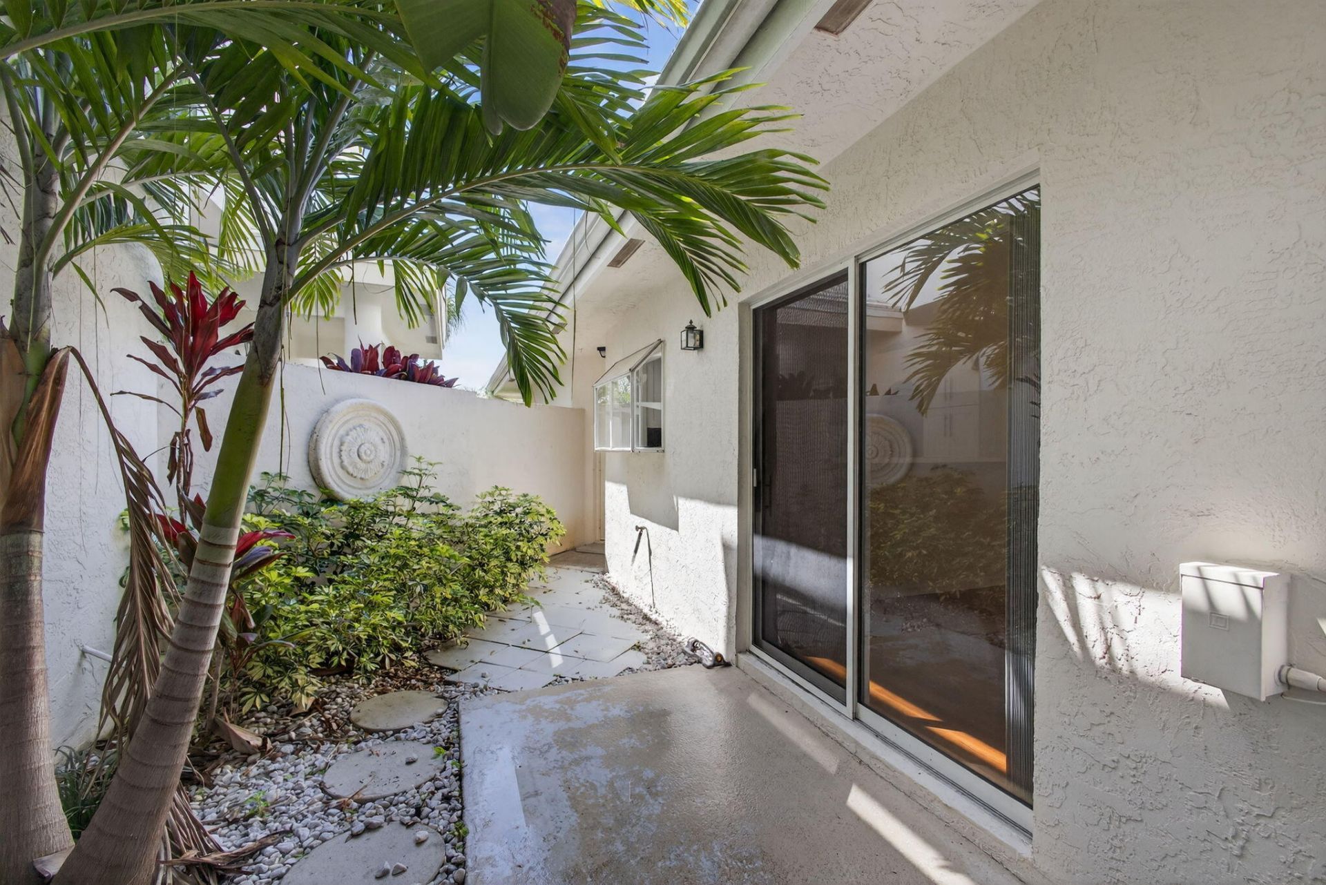 283 Canterbury Drive W, Palm Beach Gardens, FL 33418 Photo