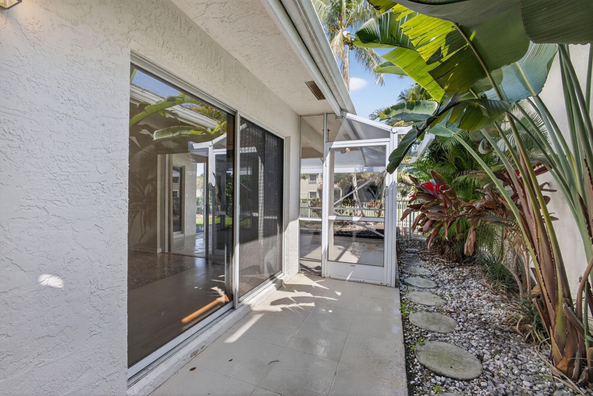 283 Canterbury Drive W, Palm Beach Gardens, FL 33418 Photo