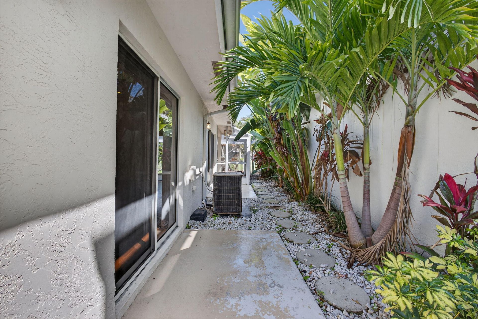 283 Canterbury Drive W, Palm Beach Gardens, FL 33418 Photo
