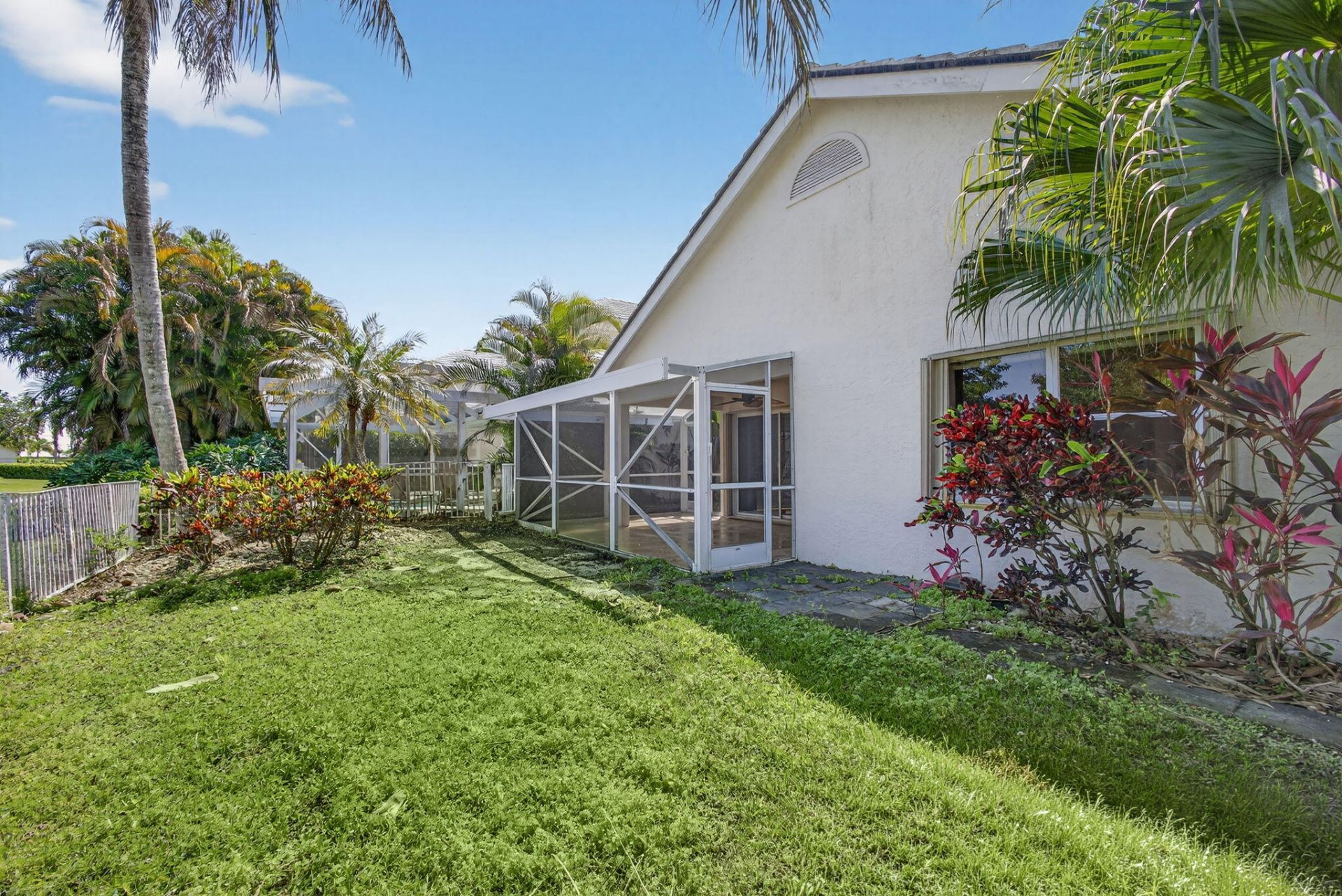 283 Canterbury Drive W, Palm Beach Gardens, FL 33418 Photo