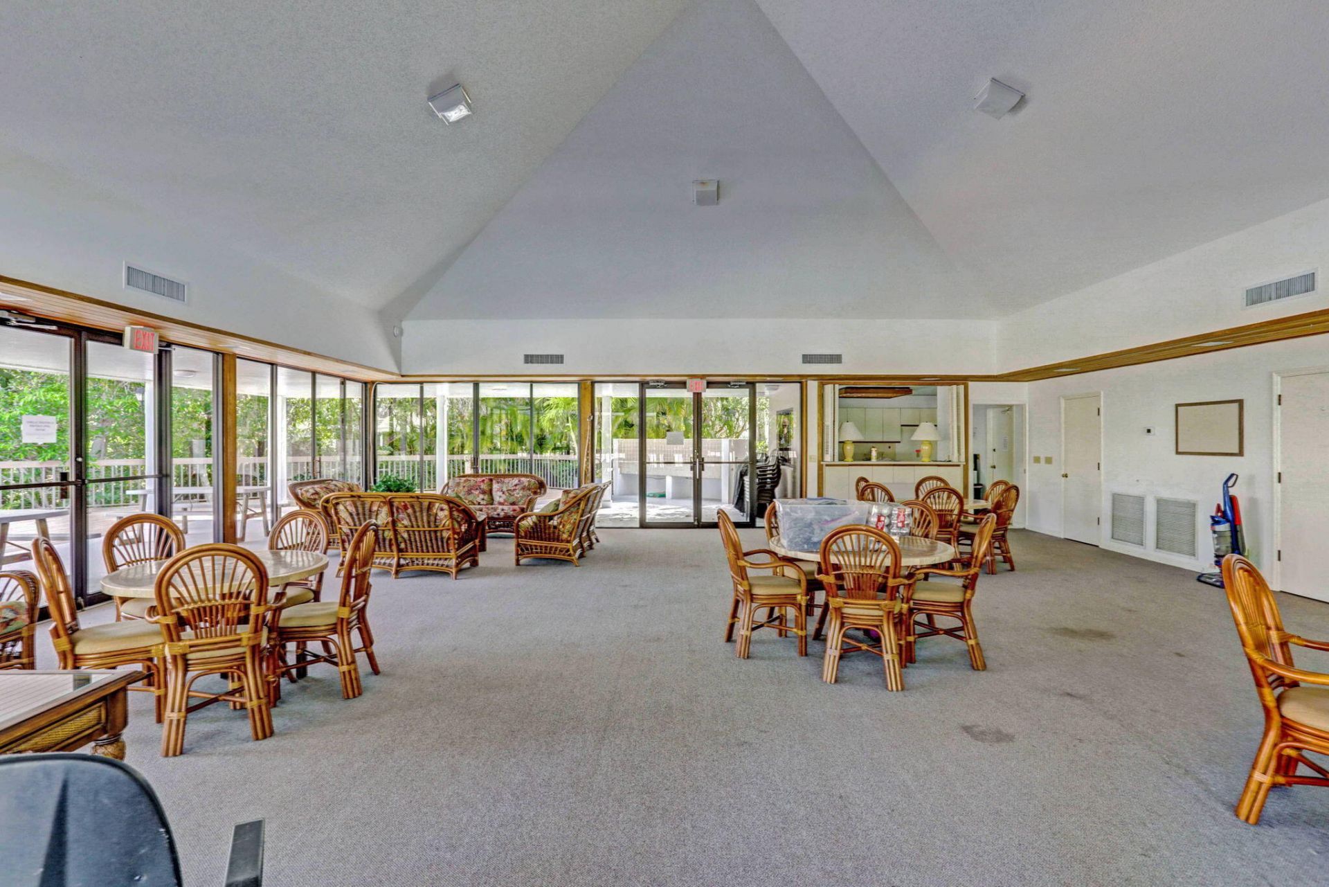 283 Canterbury Drive W, Palm Beach Gardens, FL 33418 Photo