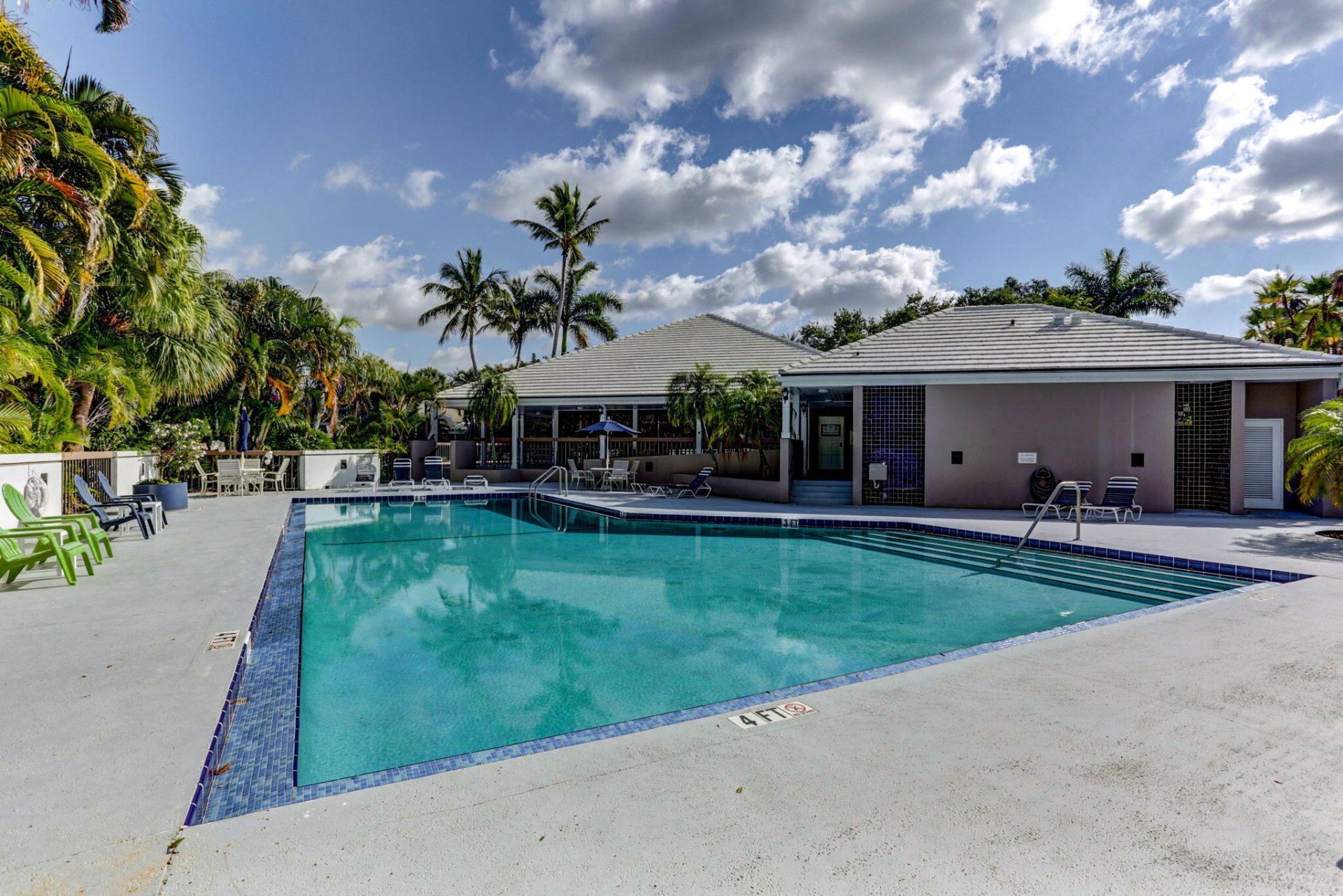 283 Canterbury Drive W, Palm Beach Gardens, FL 33418 Photo