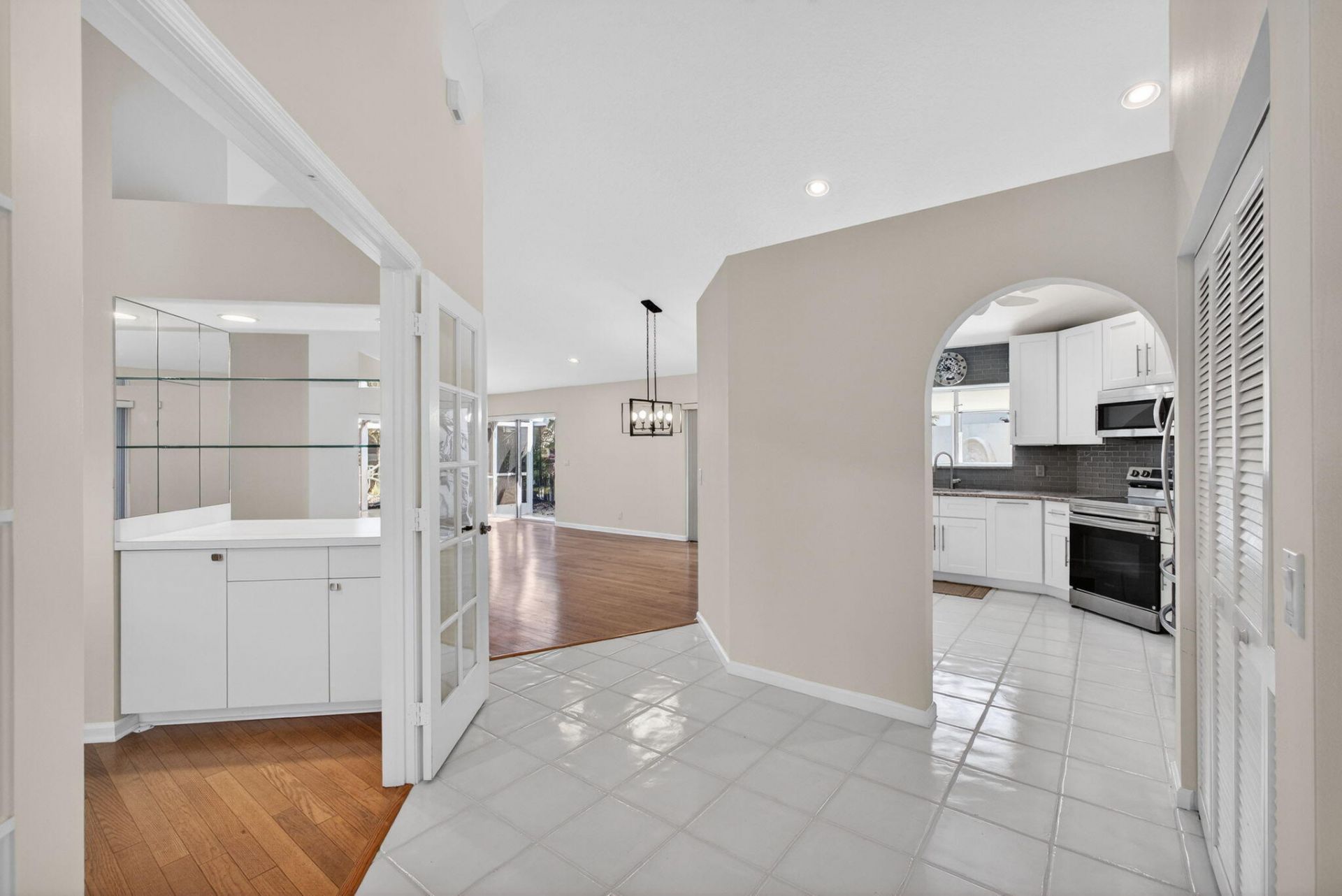 283 Canterbury Drive W, Palm Beach Gardens, FL 33418 Photo