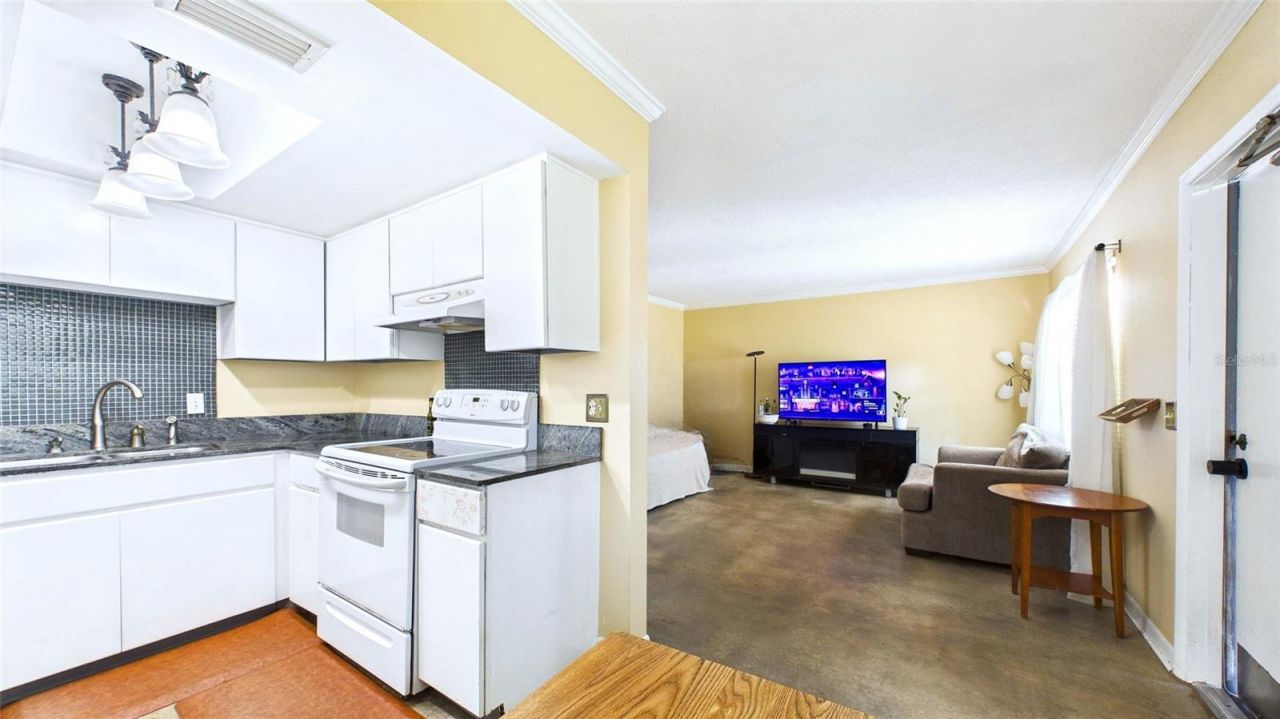 4050 4th Street N, Unit 122, Saint Petersburg, FL 33703 Photo