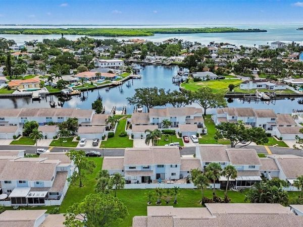 6490 CAPE HATTERAS WAY NE, Unit 4, ST PETERSBURG, FL 33702