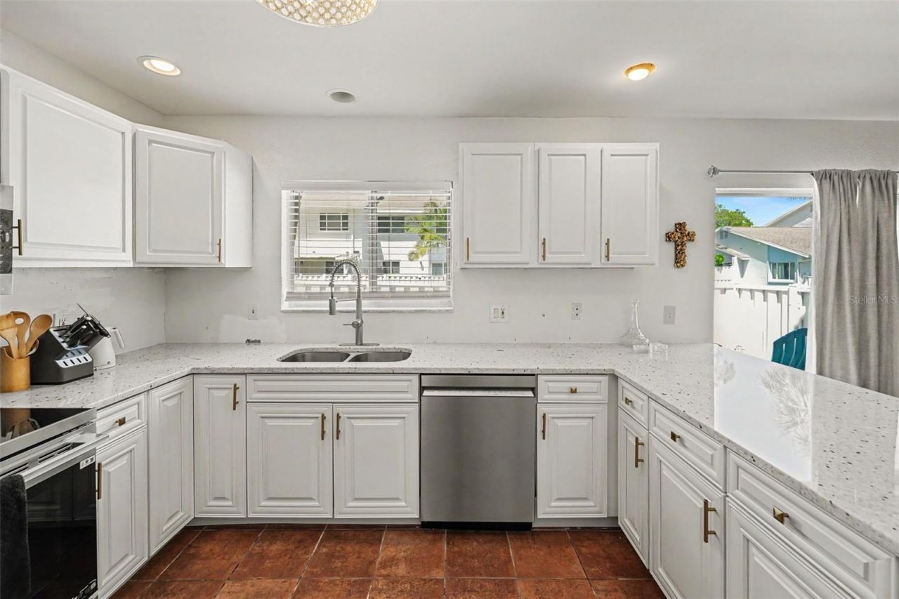 6490 Cape Hatteras Way Ne, Unit 4, Saint Petersburg, FL 33702 Photo