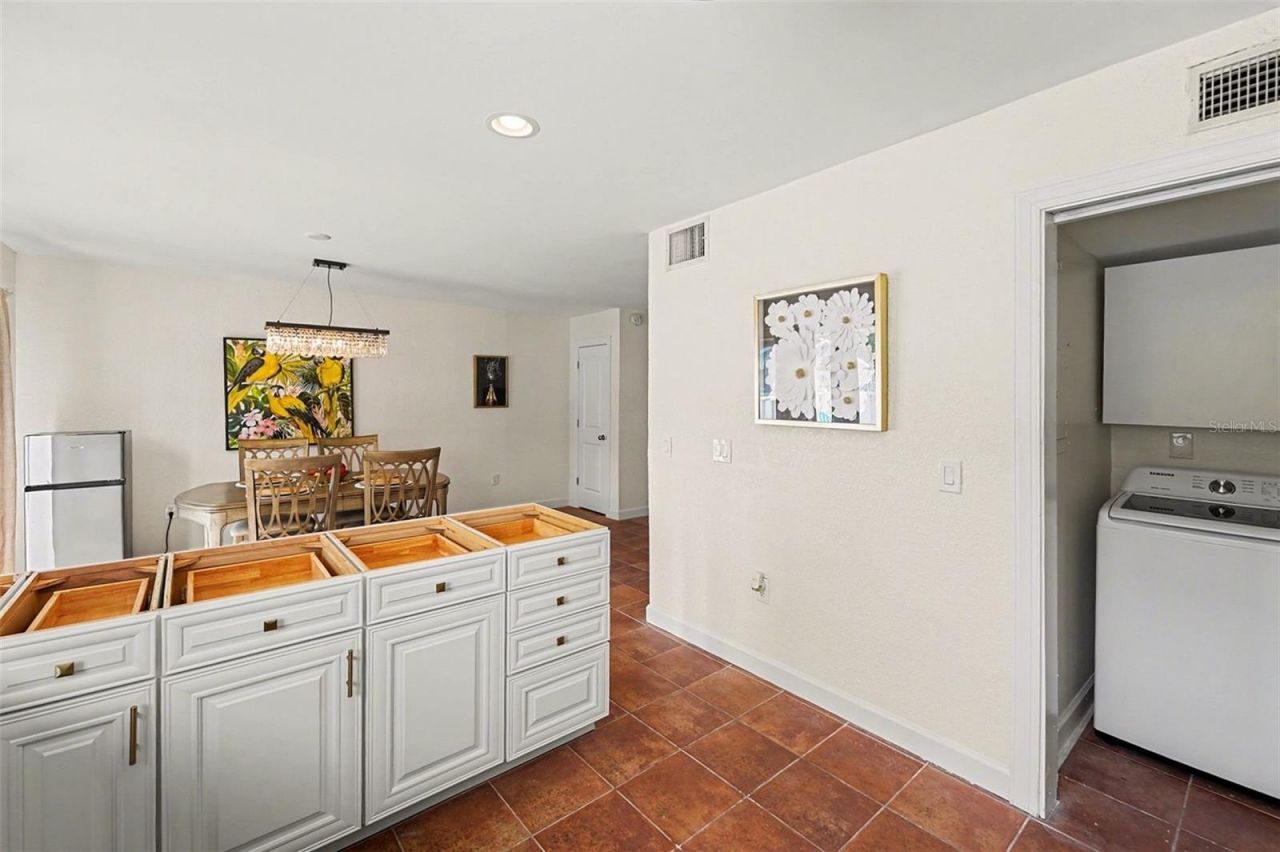 6490 Cape Hatteras Way Ne, Unit 4, Saint Petersburg, FL 33702 Photo