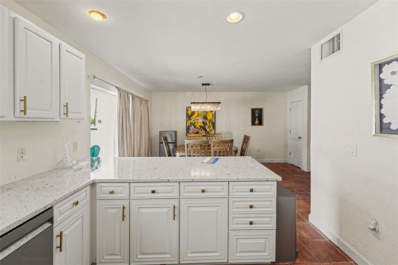 6490 Cape Hatteras Way Ne, Unit 4, Saint Petersburg, FL 33702 Photo