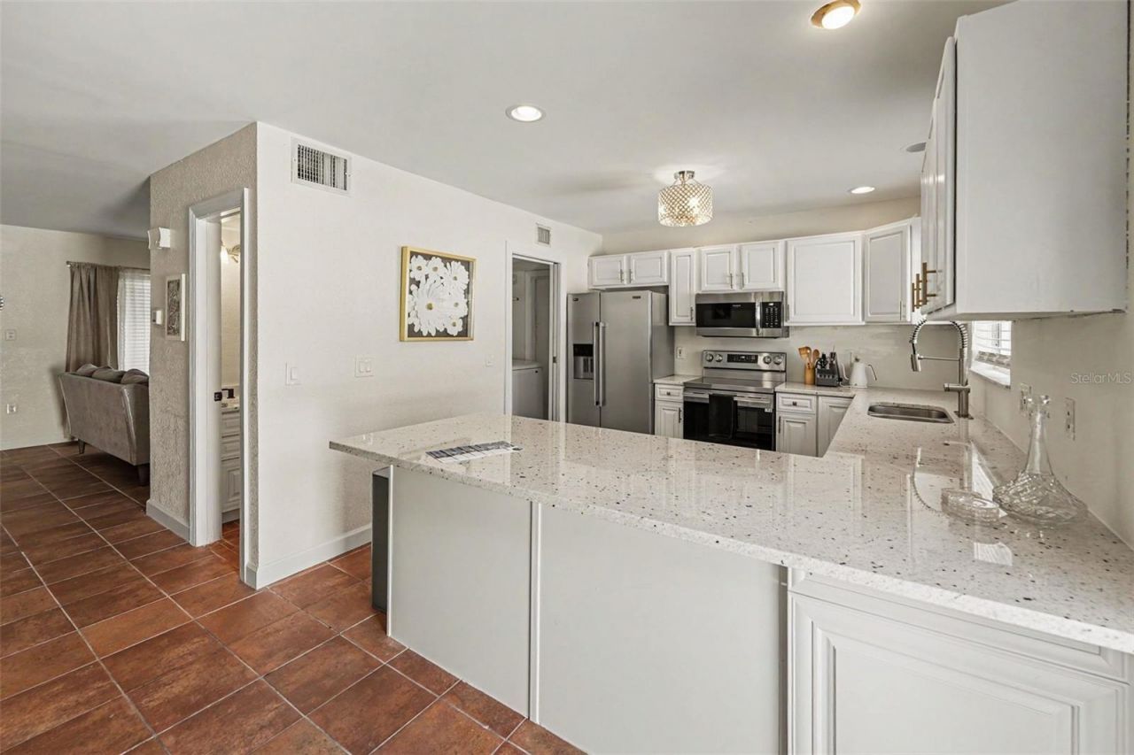 6490 Cape Hatteras Way Ne, Unit 4, Saint Petersburg, FL 33702 Photo