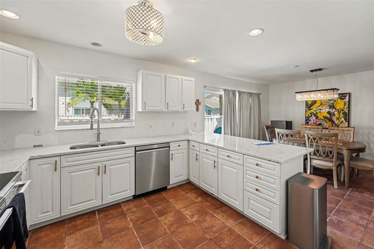 6490 Cape Hatteras Way Ne, Unit 4, Saint Petersburg, FL 33702 Photo