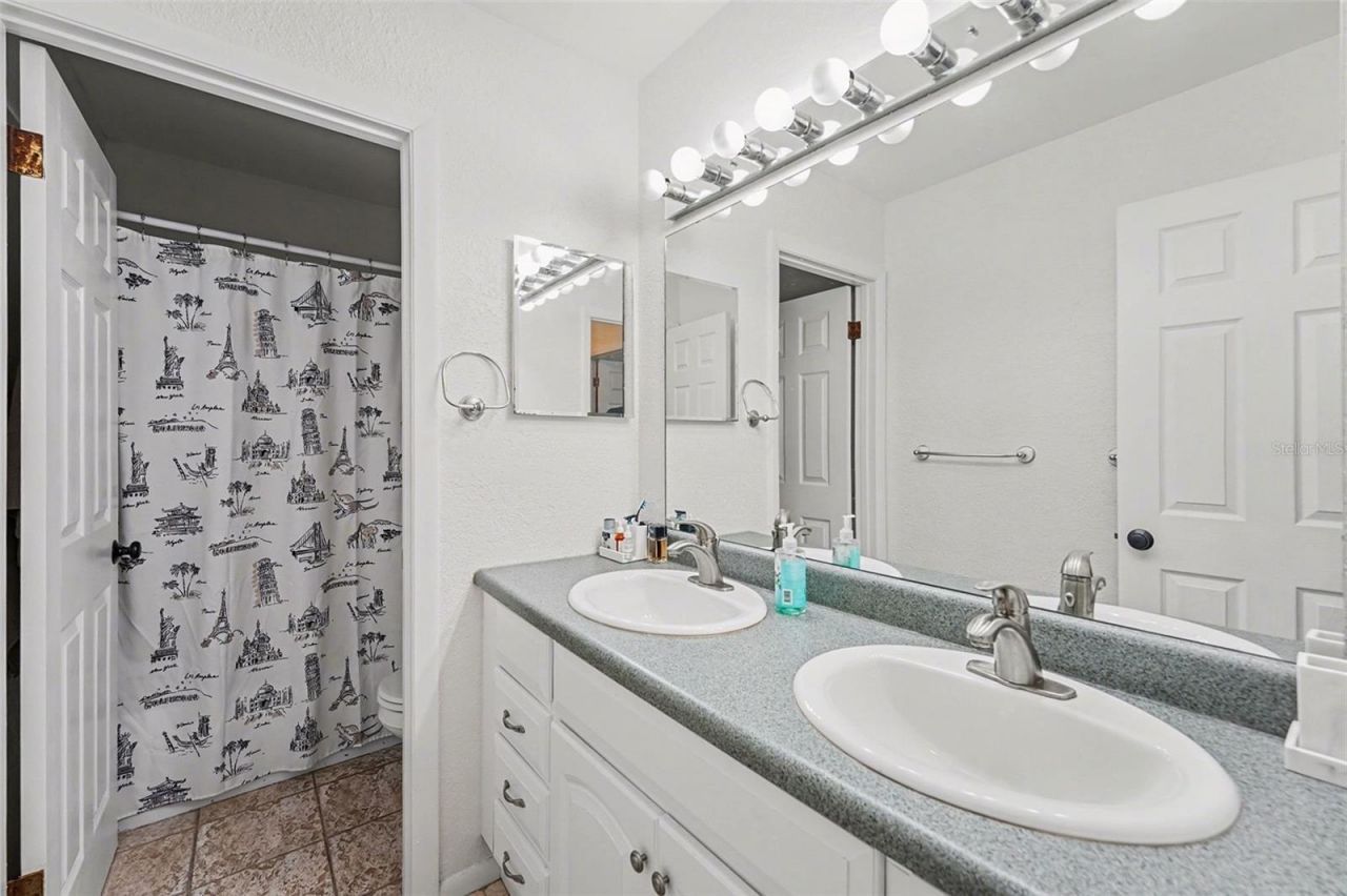 6490 Cape Hatteras Way Ne, Unit 4, Saint Petersburg, FL 33702 Photo