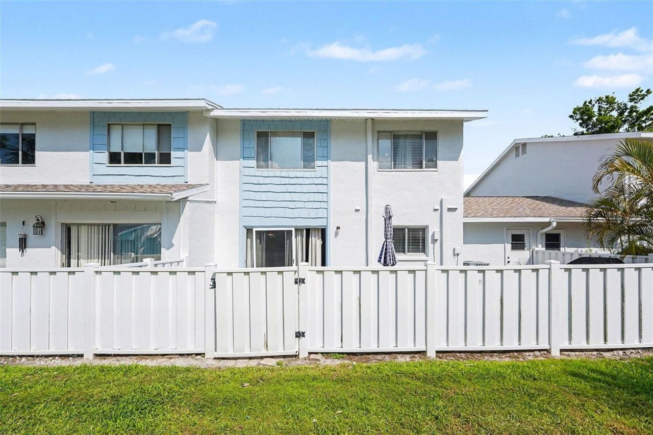 6490 Cape Hatteras Way Ne, Unit 4, Saint Petersburg, FL 33702 Photo