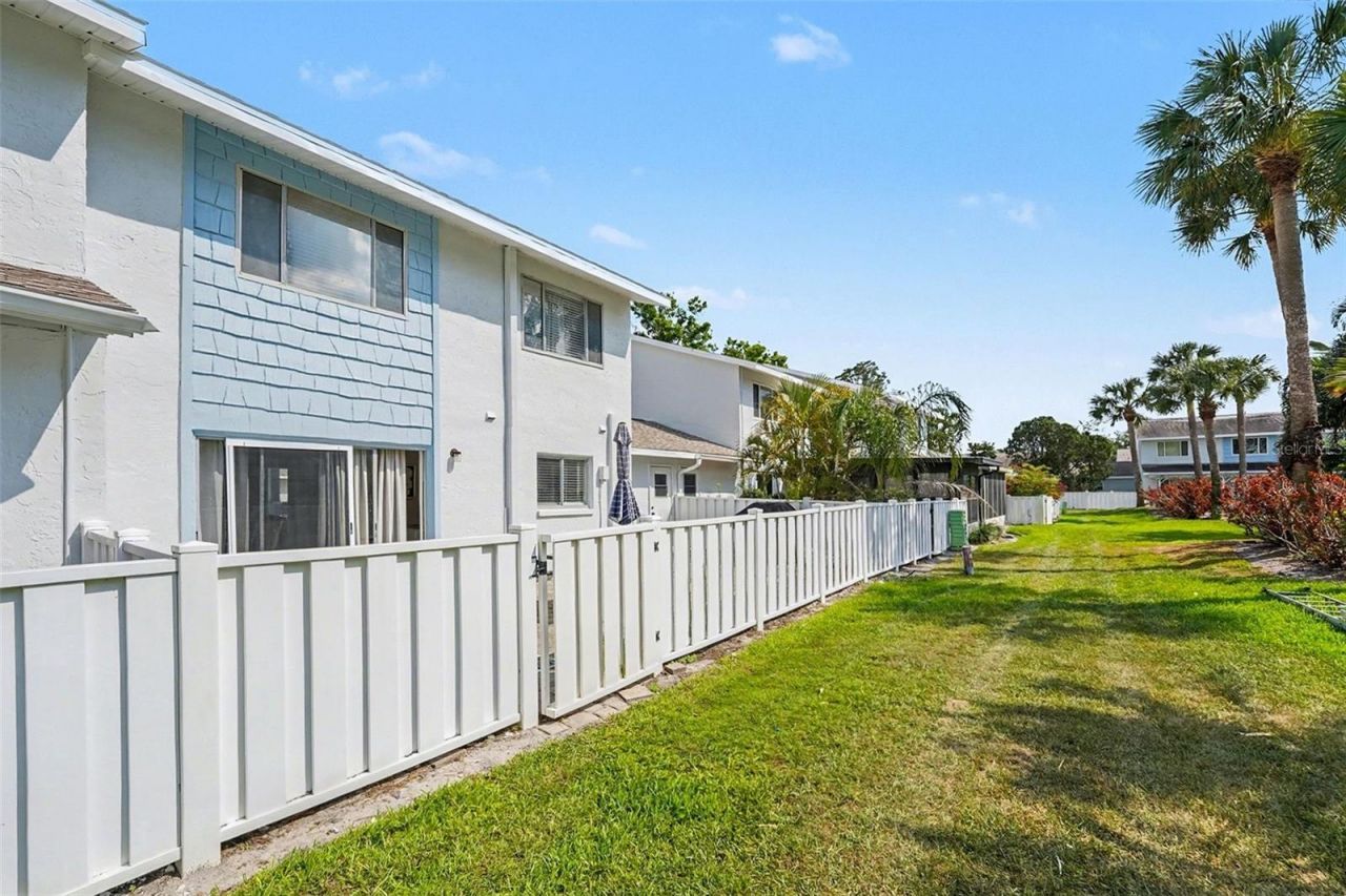 6490 Cape Hatteras Way Ne, Unit 4, Saint Petersburg, FL 33702 Photo