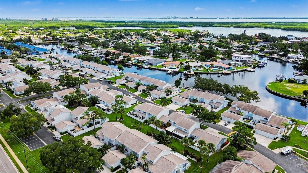 6490 Cape Hatteras Way Ne, Unit 4, Saint Petersburg, FL 33702 Photo