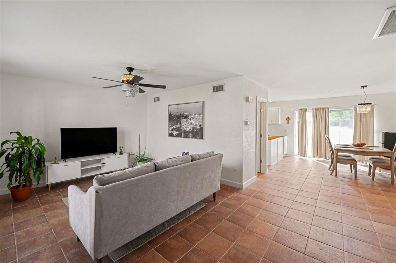 6490 Cape Hatteras Way Ne, Unit 4, Saint Petersburg, FL 33702 Photo