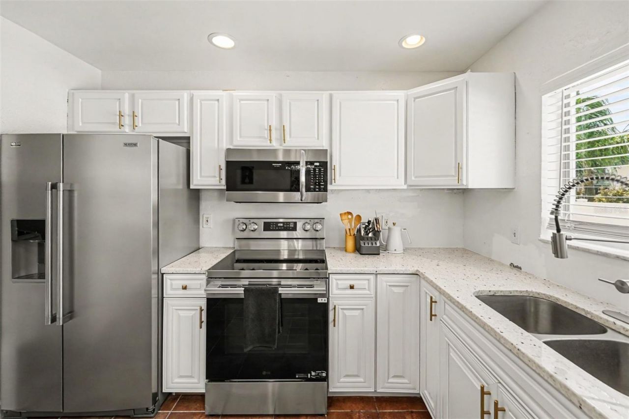 6490 Cape Hatteras Way Ne, Unit 4, Saint Petersburg, FL 33702 Photo