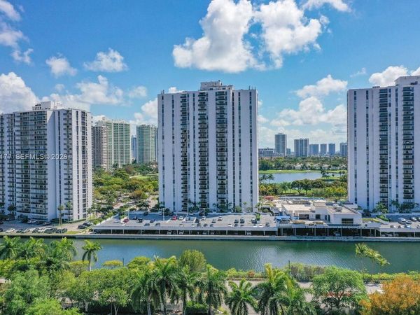 3675 N Country Club Dr , Unit 401, Aventura, FL 33180