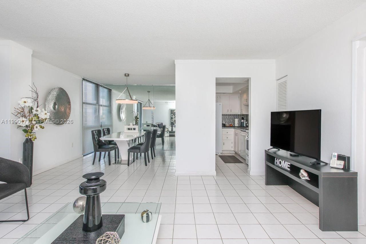 3675 N Country Club Dr , Unit 401, Aventura, FL 33180 Photo