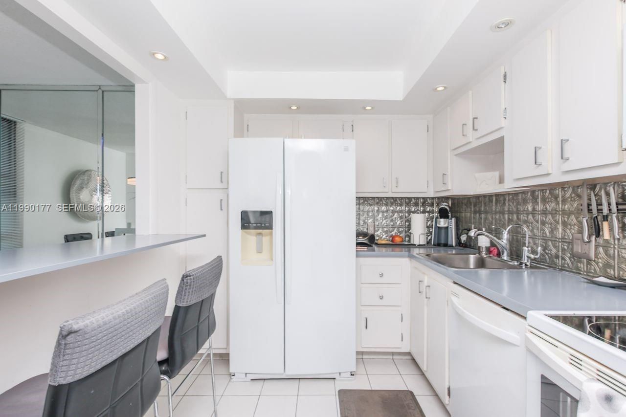 3675 N Country Club Dr , Unit 401, Aventura, FL 33180 Photo