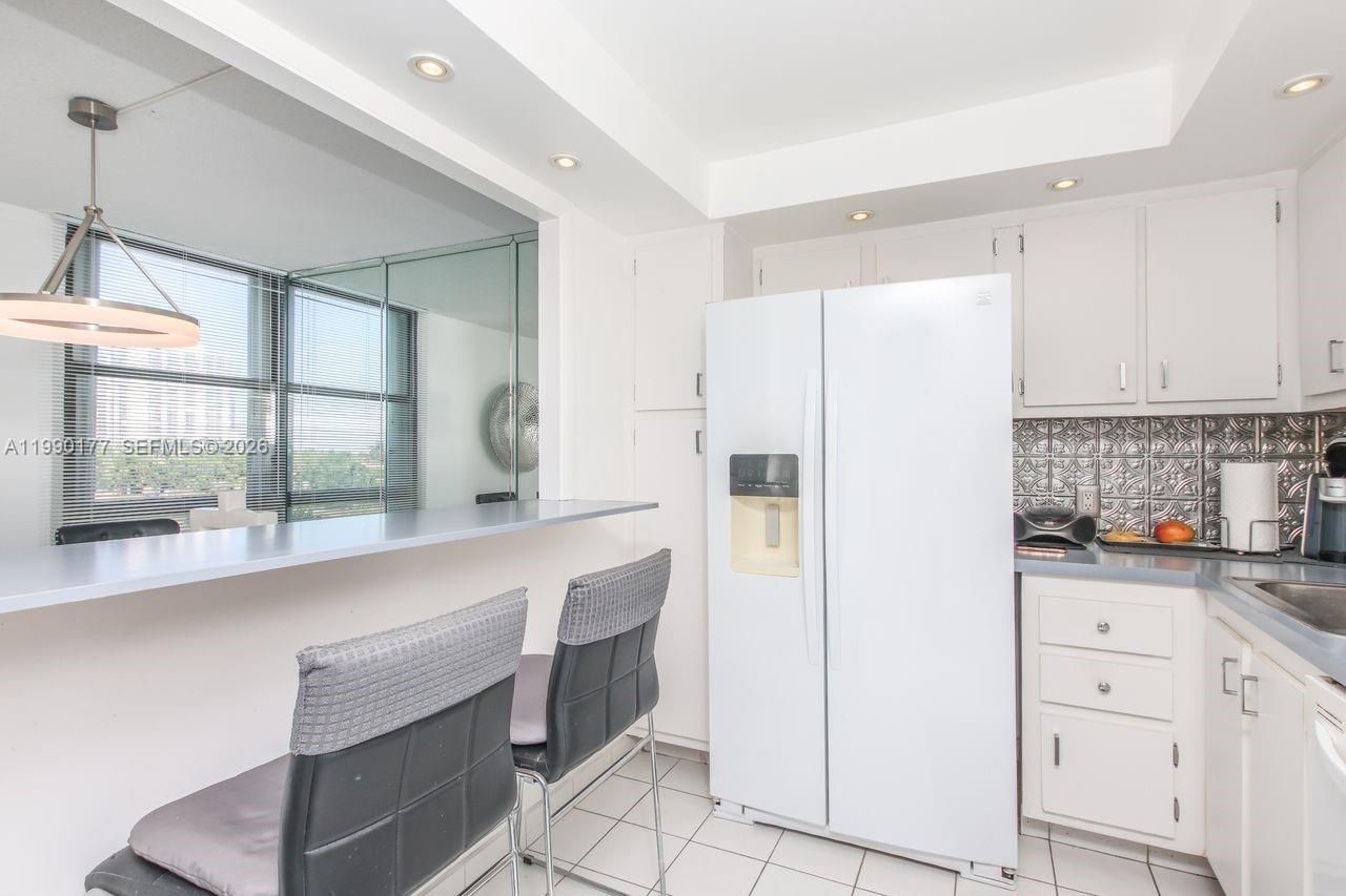 3675 N Country Club Dr , Unit 401, Aventura, FL 33180 Photo