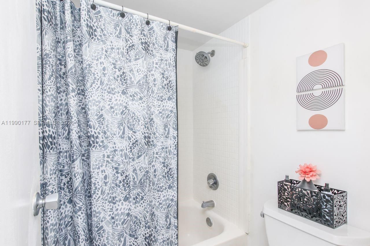 3675 N Country Club Dr , Unit 401, Aventura, FL 33180 Photo