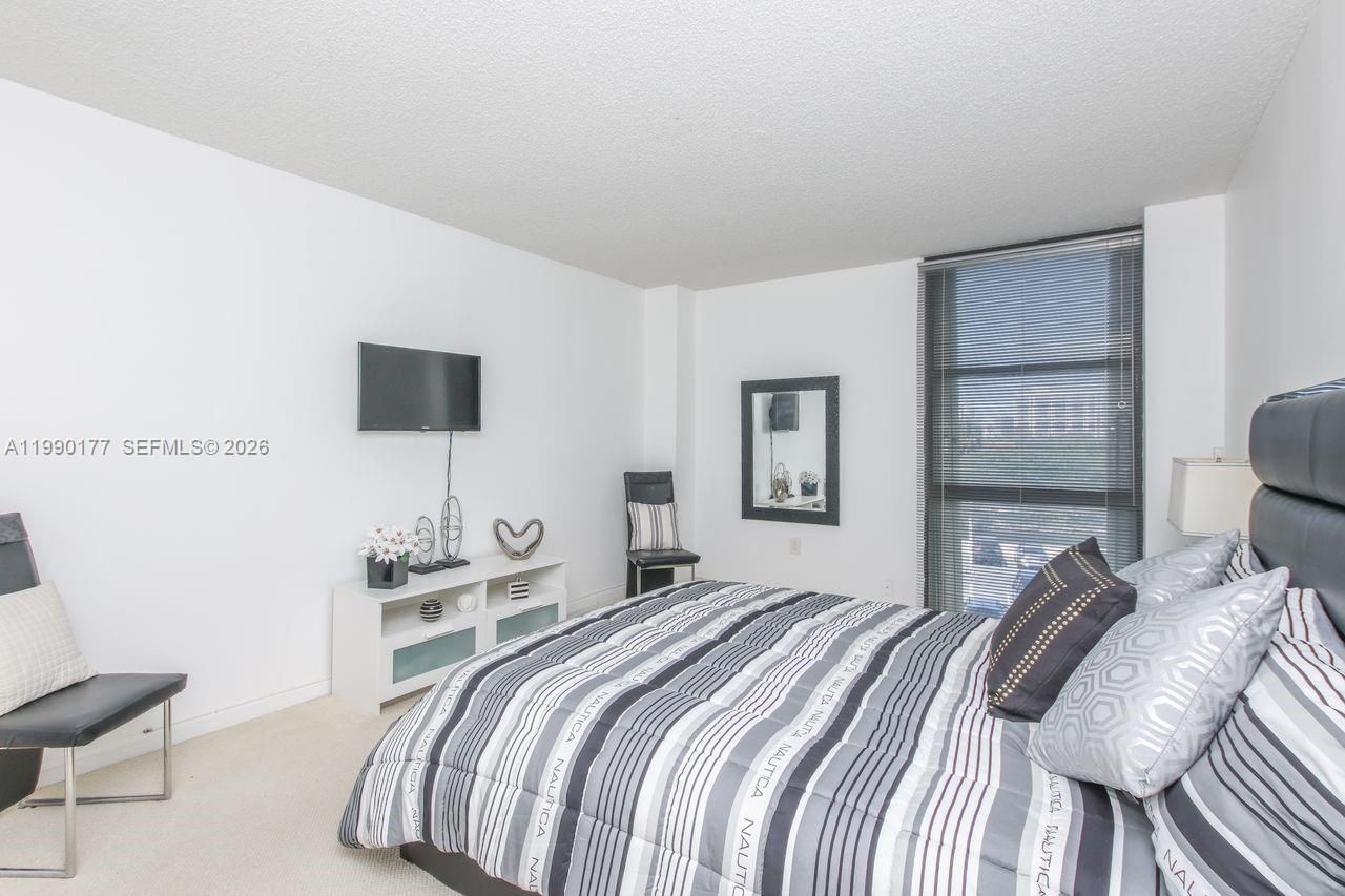 3675 N Country Club Dr , Unit 401, Aventura, FL 33180 Photo