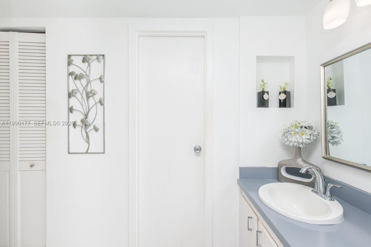 3675 N Country Club Dr , Unit 401, Aventura, FL 33180 Photo