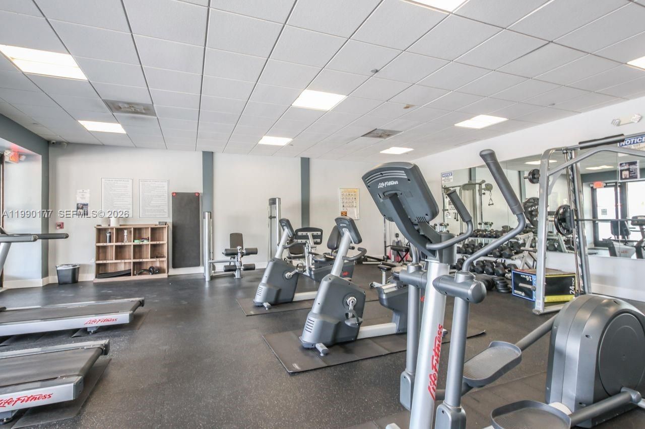 3675 N Country Club Dr , Unit 401, Aventura, FL 33180 Photo