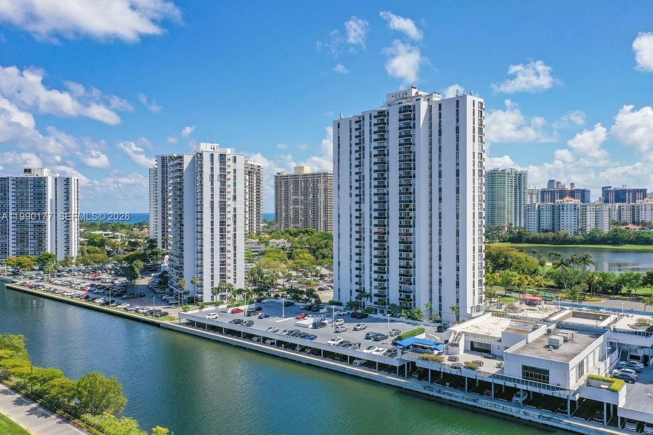 3675 N Country Club Dr , Unit 401, Aventura, FL 33180 Photo