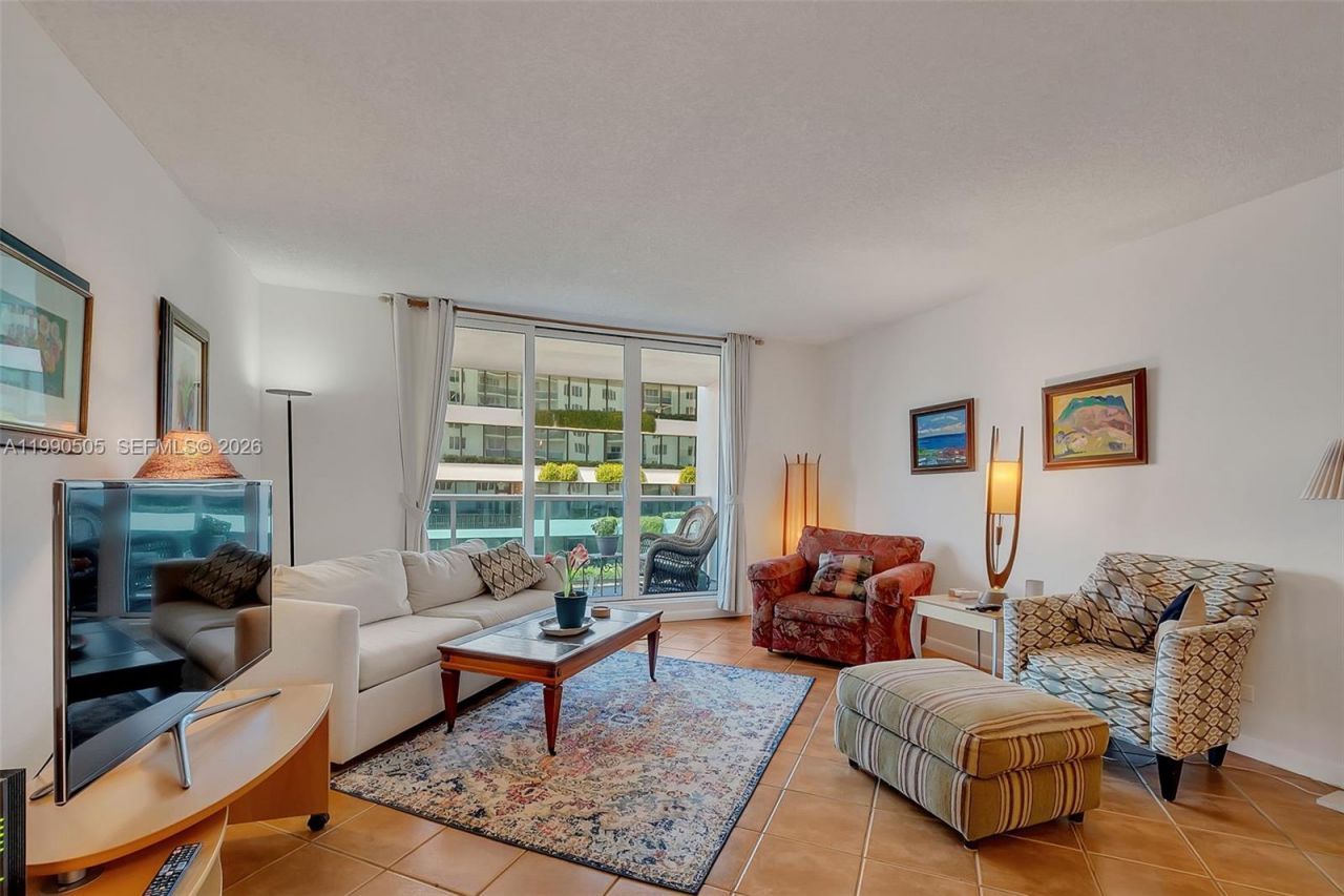 2301 Collins Ave , Unit 533, Miami Beach, FL 33139 Photo